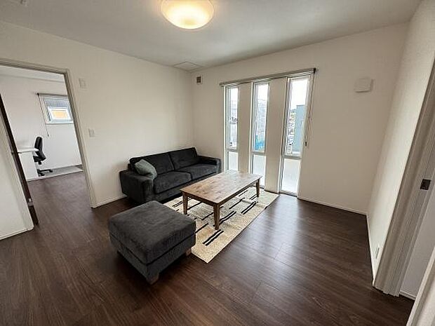 2Fのフリースペースをセカンドリビングとしてコーディネート。来客時に使ったり、キッズスペースにしたり、いろいろな使い方ができます!