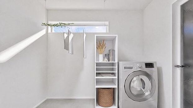 物干しポールの設置で、室内干しスペースとしても便利なランドリールーム。※パースはイメージです。