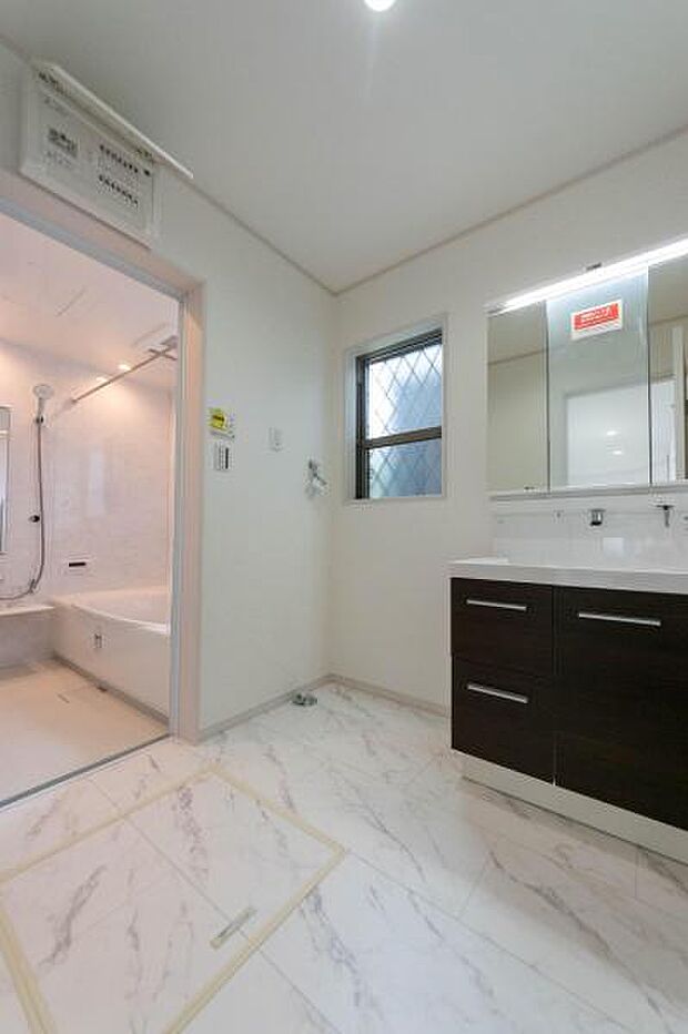 「洗面ルーム」1日の始まりや入浴前に入る空間だからこそ、清潔感や利便性が重要になる洗面室。