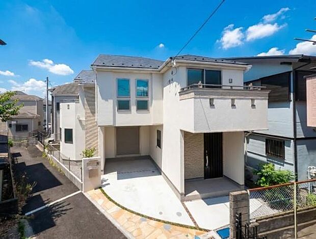 「マイホームの喜びを感じる」スタイリッシュなデザインに心満たされる。憧れのマイホームに相応しい美しく映える外観です。