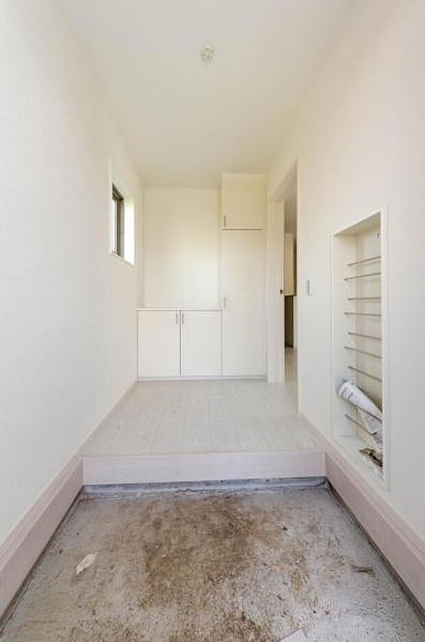 「お帰りなさい」が響く、温かい玄関が家族の日常に。ドアを開けた瞬間、笑顔と安らぎに包まれるマイホーム。そんな幸せな風景が、ここで待っています。