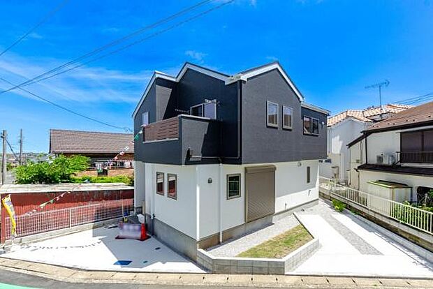 「マイホームの喜びを感じる」スタイリッシュなデザインに心満たされる憧れのマイホーム。住環境および生活利便性も魅力のマイホームです。