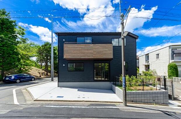 「マイホームの喜びを感じる」スタイリッシュなデザインに心満たされる憧れのマイホーム。住環境および生活利便性も魅力のマイホームです。