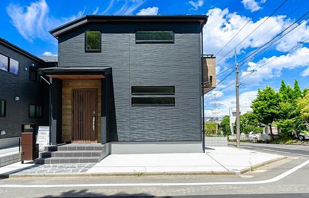 開放感+日当たりの良さ家に入らなくても分かる日当たりの良さ。開放感の良さ。碧空も清々しく心地の良い住まい。住みたくなる家。暮らしたい町。