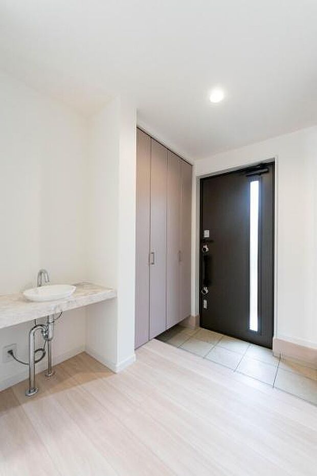 「お帰りなさい」が日常家に帰るとまず目につくのがマイホーム・玄関です。玄関を開けると家族の笑顔が・・・お帰りなさいが日常に。