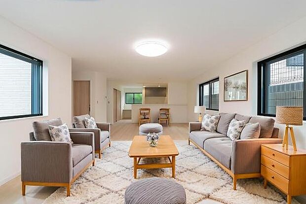 「上質な空間を堪能するリビング空間」(本画像はCGにて家具を配置しております。家具やカーテンは実際はおかれておりません。)