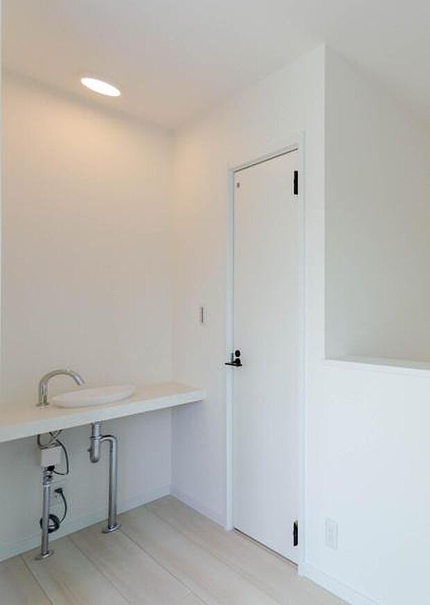 「2階洗面台付」　家族の忙しい時間帯には特に重宝する。いつも清潔に、快適な住み心地を。