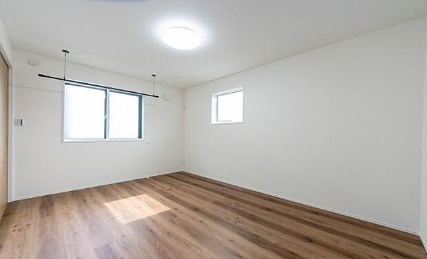 「陽の恵み」 爽やかな陽ざしを感じられる日当たりの良い洋室早起き爽やか、元気な一日に大切な陽の恵み