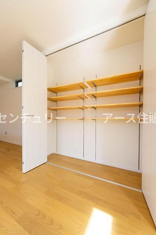 「収納も豊富で安心」生活をより便利にする屋根裏収納スペース。