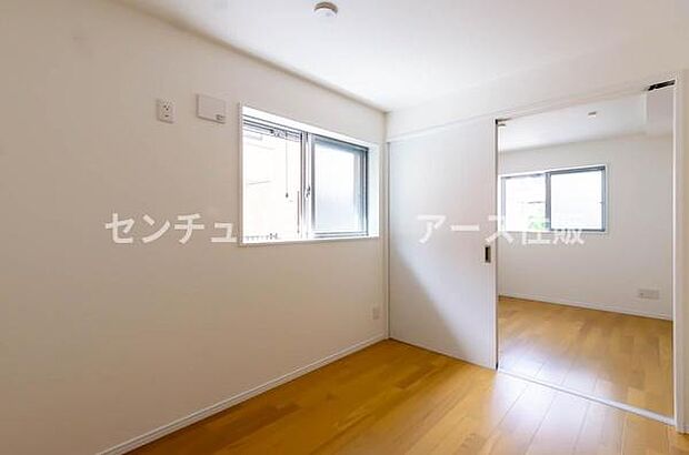 「陽の恵み」　爽やかな陽ざしを感じられる日当たりの良い洋室早起き爽やか、元気な一日に大切な陽の恵み