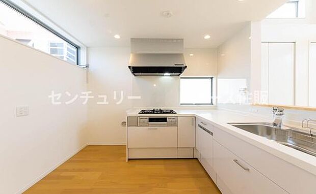 「広々ワイドサイズなシステムキッチン」せっかくのお料理空間。毎日の事だから広々システムキッチン。