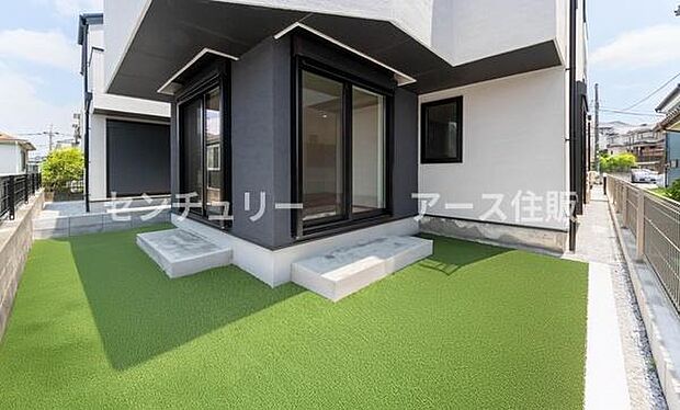 「週末の楽しみが増える」BBQ、ガーデニング、お子様の自然とのふれあいなど、お庭があるから楽しみも倍増するマイホーム。(注)人工芝はCGで、イメージ画像です。実際には付いておりません。