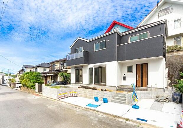 「開放感溢れる住まい」家と家の間隔が広くプライバシーが高く、しゃべり声に気使うことなく、思い切りプライベートの時間を家族と楽しむ。陽当たりの良い住まい。