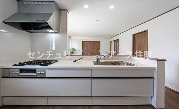 「広々ワイドサイズなシステムキッチン」せっかくのお料理空間。毎日の事だから広々システムキッチン。