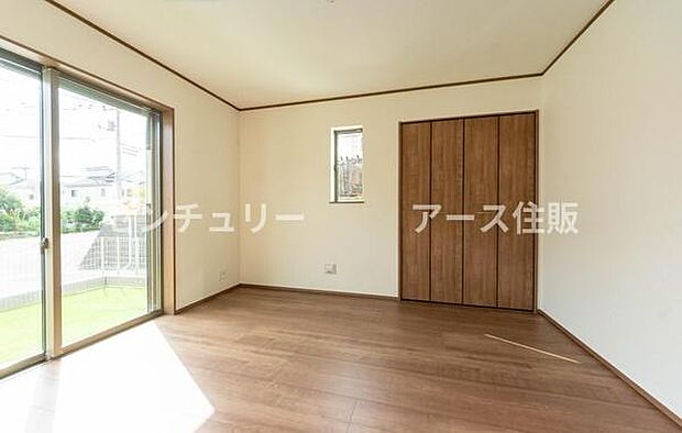 「陽の恵み」 爽やかな陽ざしを感じられる日当たりの良い寝室早起き爽やか、元気な一日に大切な陽の恵み