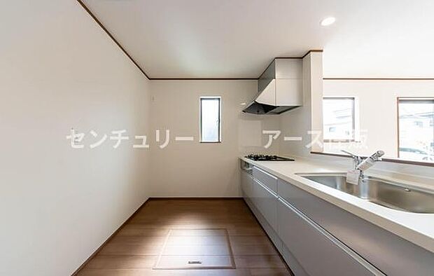 「広々ワイドサイズなシステムキッチン」せっかくのお料理空間。毎日の事だから広々システムキッチン。