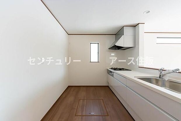 「広々ワイドサイズなシステムキッチン」せっかくのお料理空間。毎日の事だから広々システムキッチン。