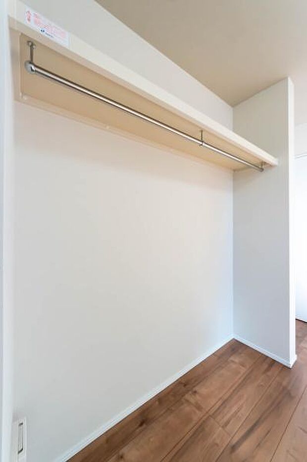 「クローゼット収納」奥行も納得サイズのクローゼット。