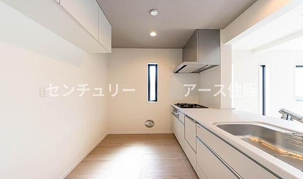 「広々ワイドサイズなシステムキッチン」せっかくのお料理空間。毎日の事だから広々システムキッチン。