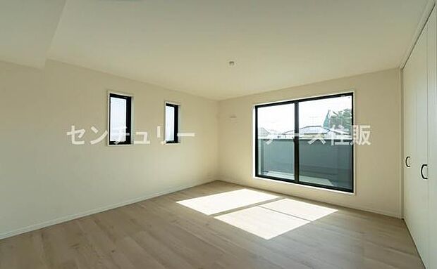 「陽の恵み」　爽やかな陽ざしを感じられる日当たりの良い寝室早起き爽やか、元気な一日に大切な陽の恵み