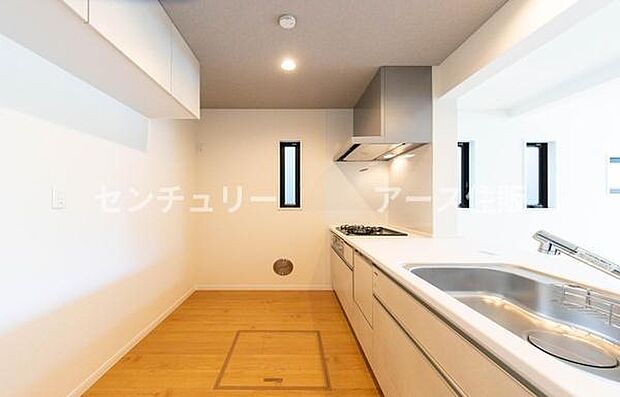 「広々ワイドサイズなシステムキッチン」せっかくのお料理空間。毎日の事だから広々システムキッチン。