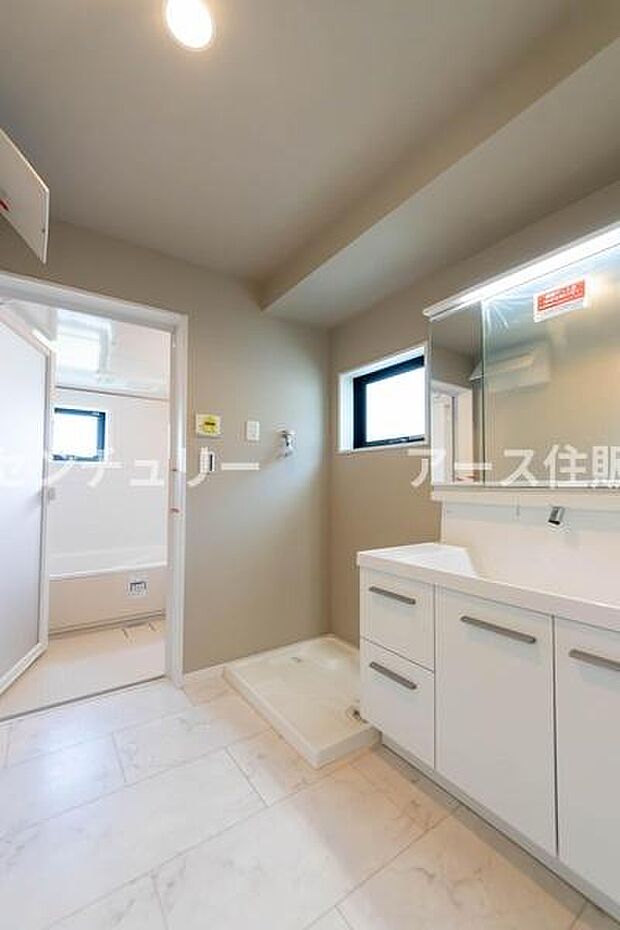 「洗面ルーム」1日の始まりや入浴前に入る空間だからこそ、清潔感や利便性が重要になる洗面室。