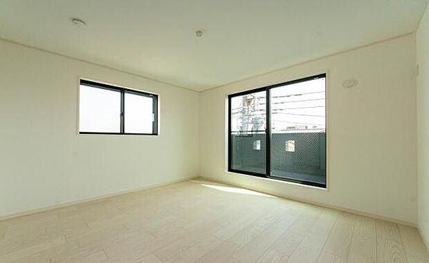 「陽の恵み」　爽やかな陽ざしを感じられる日当たりの良い洋室早起き爽やか、元気な一日に大切な陽の恵み