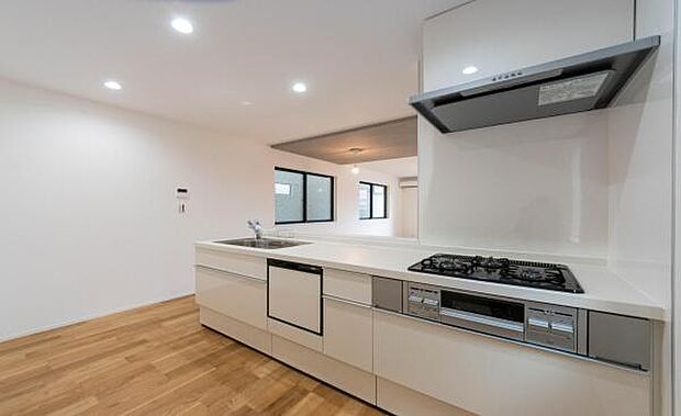 「広々ワイドサイズなシステムキッチン」せっかくのお料理空間。毎日の事だから広々システムキッチン。