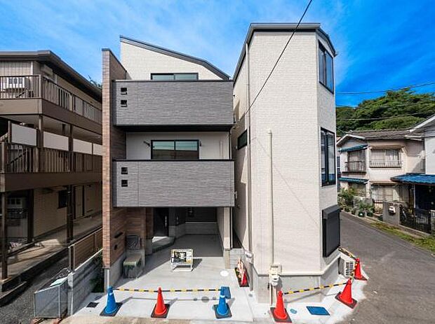 「マイホームの喜びを感じる」スタイリッシュなデザインに心満たされる憧れのマイホーム。住環境および生活利便性も魅力のマイホームです。