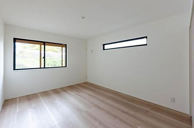 「陽の恵み」 爽やかな陽ざしを感じられる日当たりの良い洋室早起き爽やか、元気な一日に大切な陽の恵み