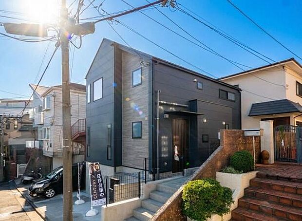 「マイホームの喜びを感じる」スタイリッシュなデザインに心満たされる。憧れのマイホームに相応しい美しく映える外観です。