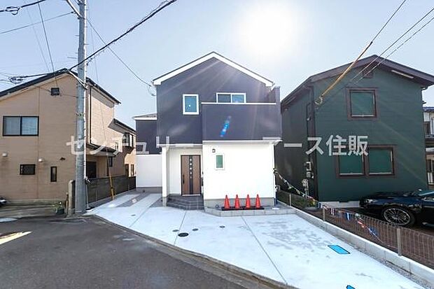 「マイホームの喜びを感じる」スタイリッシュなデザインに心満たされる。憧れのマイホームに相応しい美しく映える外観です。日当たりが良く開放感も魅力です。