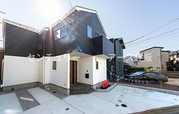 「マイホームの喜びを感じる」スタイリッシュなデザインに心満たされる。憧れのマイホームに相応しい美しく映える外観です。日当たりが良く開放感も魅力です。