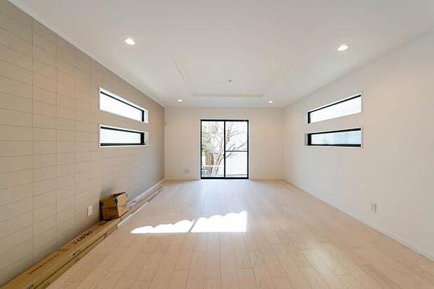 「明るく素敵な空間に」心地よい風が通り抜ける開放的なLDK。明るく清潔感あふれる空間で、心地よい毎日をお過ごしください。