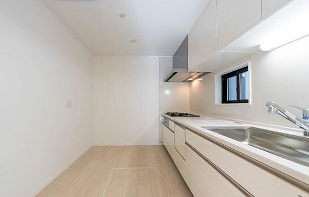 「広々ワイドサイズなシステムキッチン」せっかくのお料理空間。毎日の事だから広々システムキッチン。