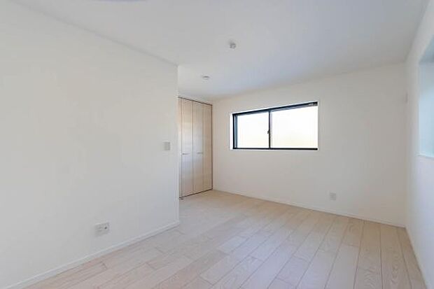 「陽の恵み」 爽やかな陽ざしを感じられる日当たりの良い洋室早起き爽やか、元気な一日に大切な陽の恵み