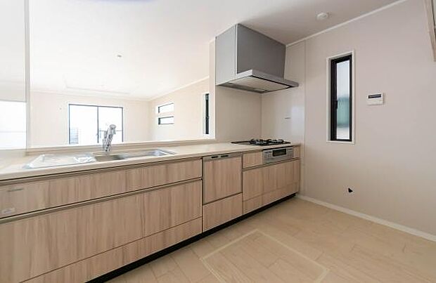 「広々ワイドサイズなシステムキッチン」せっかくのお料理空間。毎日の事だから広々システムキッチン。