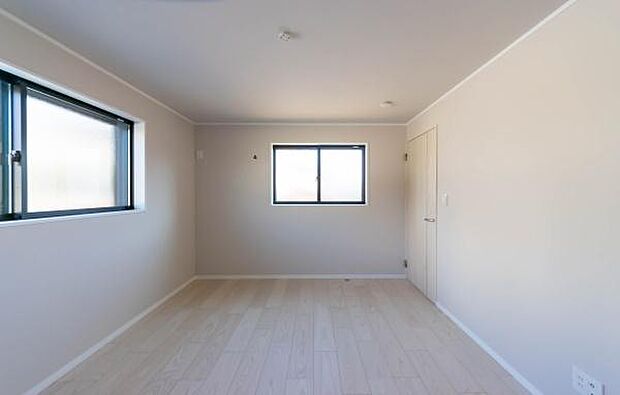 「陽の恵み」　爽やかな陽ざしを感じられる日当たりの良い洋室早起き爽やか、元気な一日に大切な陽の恵み