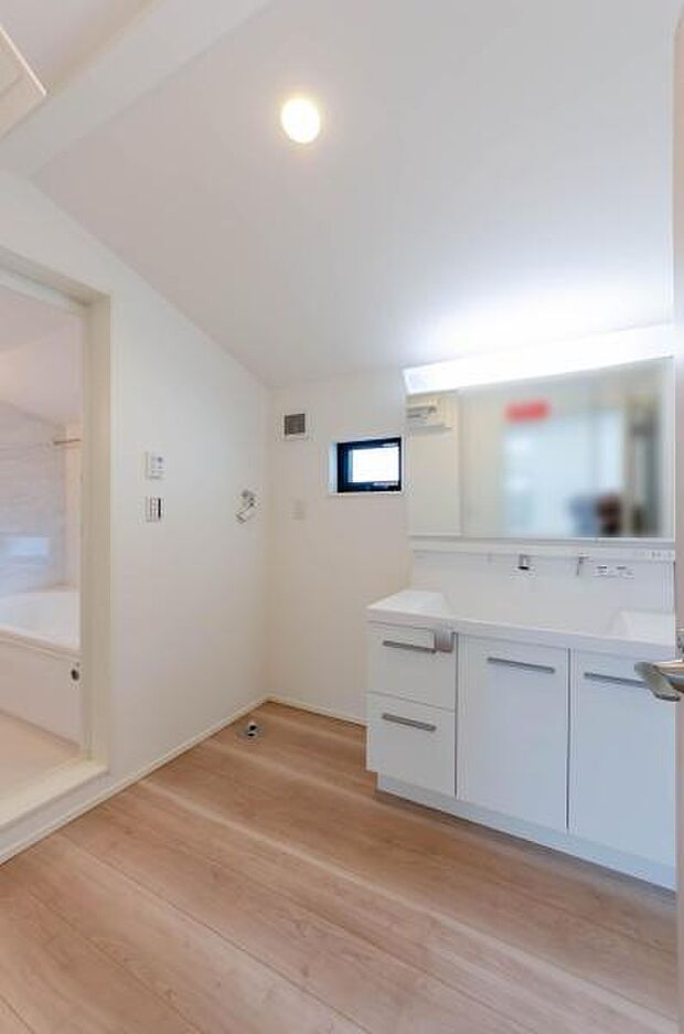 「洗面ルーム」1日の始まりや入浴前に入る空間だからこそ、清潔感や利便性が重要になる洗面室。