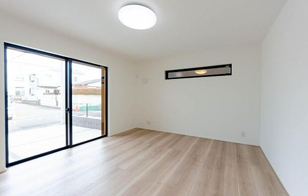 「陽の恵み」 爽やかな陽ざしを感じられる日当たりの良い洋室早起き爽やか、元気な一日に大切な陽の恵み