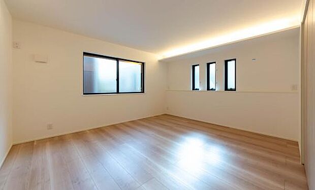 「陽の恵み」 爽やかな陽ざしを感じられる日当たりの良い洋室早起き爽やか、元気な一日に大切な陽の恵み