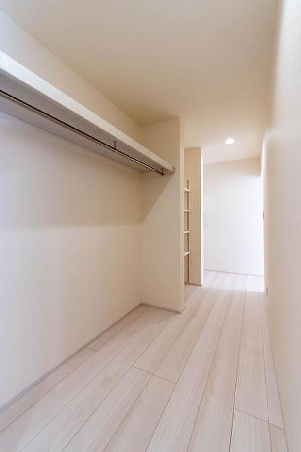 「人気のキッチンパントリー付き」お料理道具の収納に便利な広々としたキッチンパントリー。