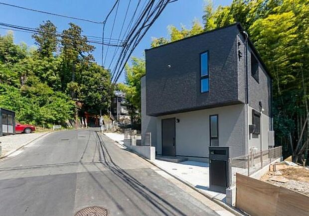 開放感＋日当たりの良さ家に入らなくても分かる日当たりの良さ。開放感の良さ。碧空も清々しく心地の良い住まい。住みたくなる家。暮らしたい町。