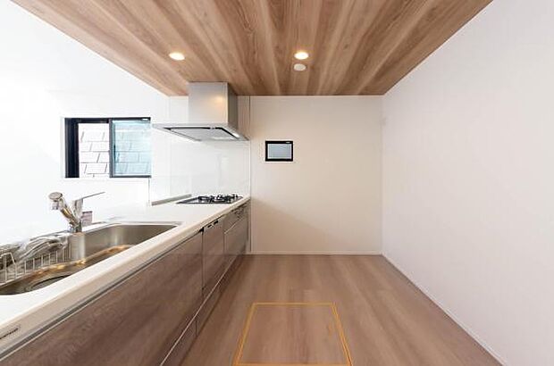 「広々ワイドサイズなシステムキッチン」せっかくのお料理空間。毎日の事だから広々システムキッチン。