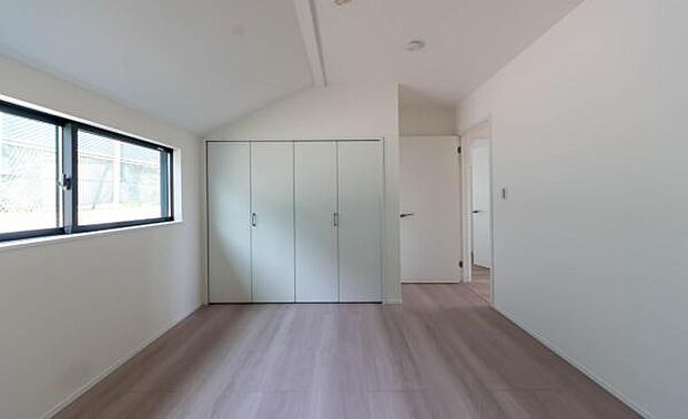 「陽の恵み」 爽やかな陽ざしを感じられる日当たりの良い洋室早起き爽やか、元気な一日に大切な陽の恵み