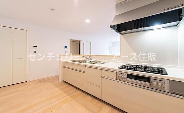 「広々ワイドサイズなシステムキッチン」せっかくのお料理空間。毎日の事だから広々システムキッチン。