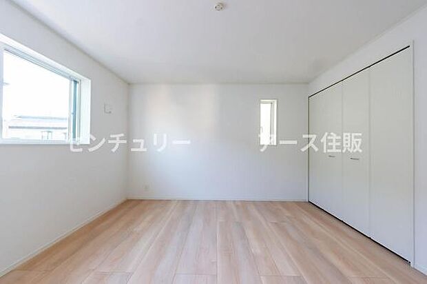 「陽の恵み」 爽やかな陽ざしを感じられる日当たりの良い洋室早起き爽やか、元気な一日に大切な陽の恵み