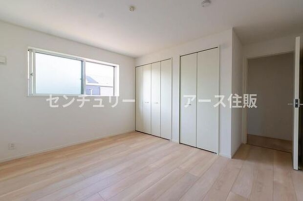 「陽の恵み」 爽やかな陽ざしを感じられる日当たりの良い洋室早起き爽やか、元気な一日に大切な陽の恵み