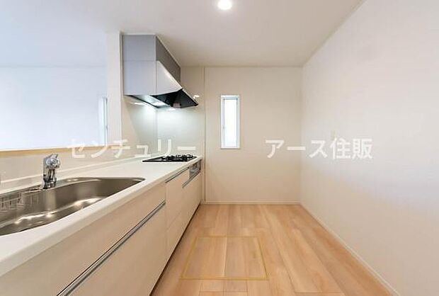 「広々ワイドサイズなシステムキッチン」せっかくのお料理空間。毎日の事だから広々システムキッチン。