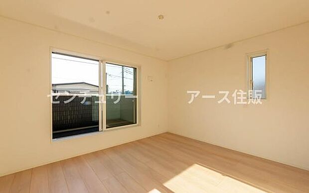 「陽の恵み」 爽やかな陽ざしを感じられる日当たりの良い洋室早起き爽やか、元気な一日に大切な陽の恵み